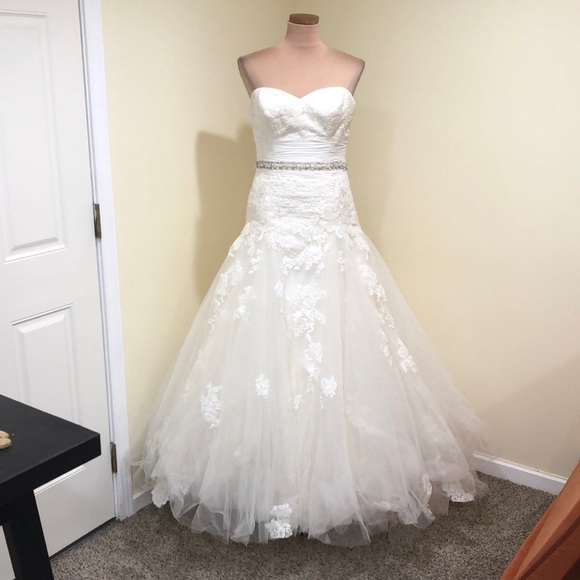 Blue by Enzoani Dabra Wedding Gown 0P Ivory Floral Lace Rhinestone Pearl Beaded - Picture 2 of 14